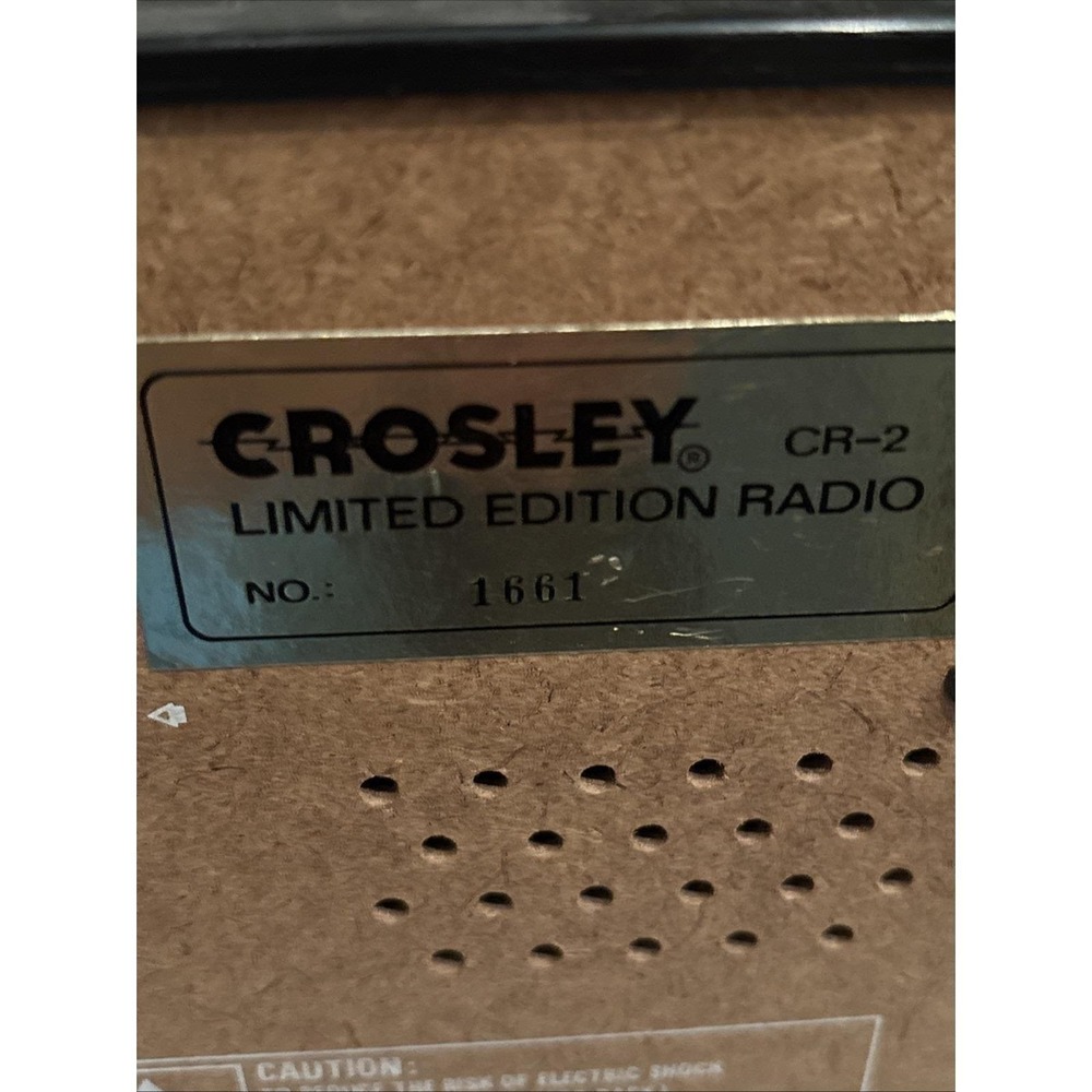 Crosley CR-2 Collectors Edition AM/FM Radio / Cassette Tape Player - Picture 3 of 5